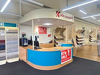 Winkel toonbank met bovenbouw