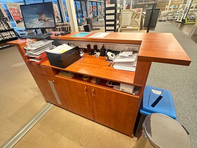 Winkel toonbank met inhoud - afbeelding 3 van  8