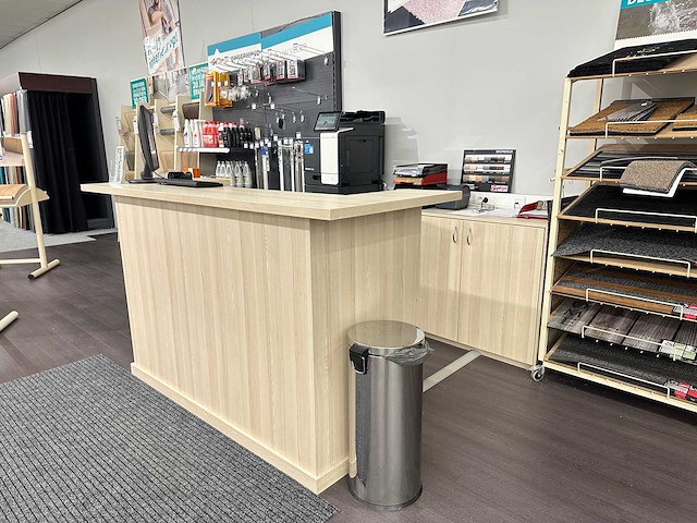 Winkelbalie met kast - afbeelding 2 van  9