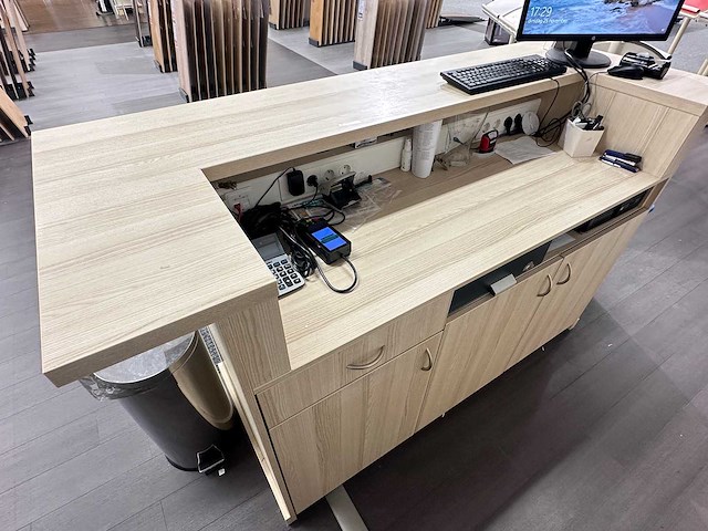 Winkelbalie met kast - afbeelding 5 van  9