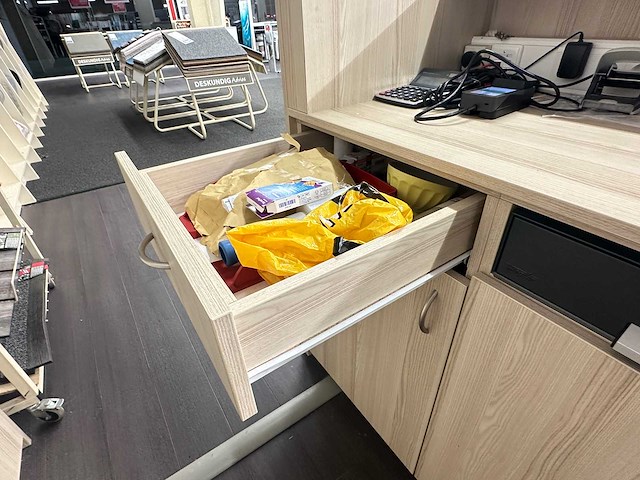 Winkelbalie met kast - afbeelding 8 van  9