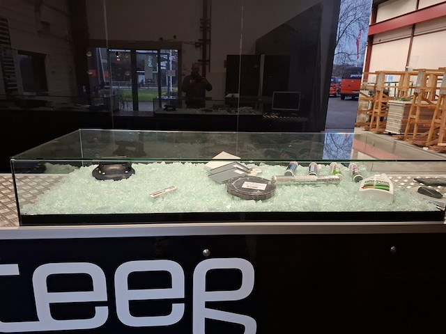 Winkelbalie v.v. 2x vitrinekast - afbeelding 2 van  22