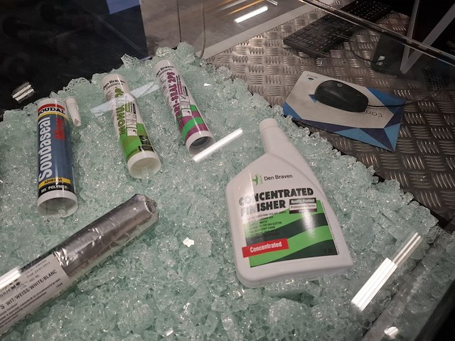 Winkelbalie v.v. 2x vitrinekast - afbeelding 6 van  22