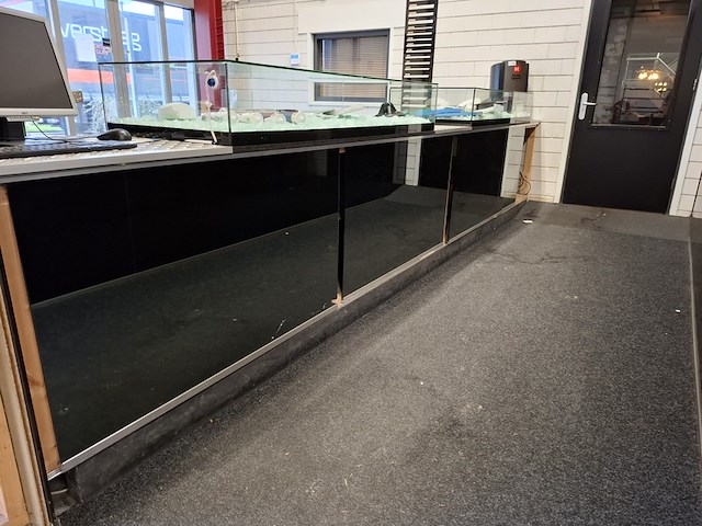 Winkelbalie v.v. 2x vitrinekast - afbeelding 9 van  22