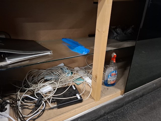 Winkelbalie v.v. 2x vitrinekast - afbeelding 10 van  22