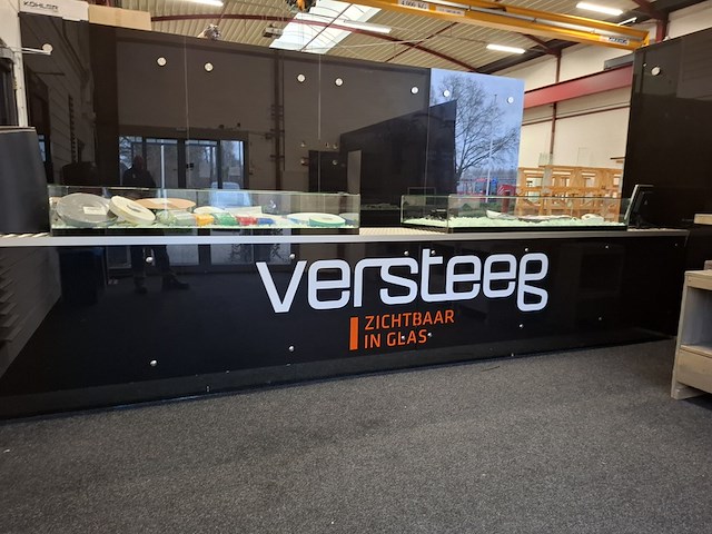 Winkelbalie v.v. 2x vitrinekast - afbeelding 1 van  22