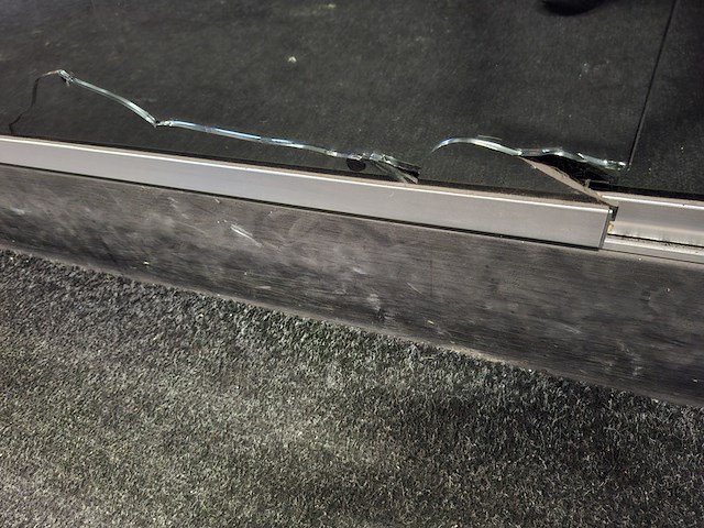 Winkelbalie v.v. 2x vitrinekast - afbeelding 15 van  22