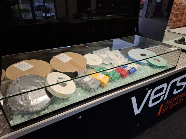 Winkelbalie v.v. 2x vitrinekast - afbeelding 17 van  22