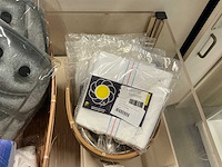 Winkeldisplay met aanstekergas en divers - afbeelding 4 van  7