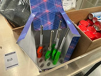 Winkeldisplay met aanstekergas en divers - afbeelding 5 van  7