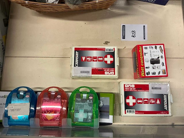 Winkeldisplay met aanstekergas en divers - afbeelding 7 van  7