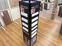 Winkeldisplay voor plinten en metalen rek