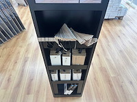 Winkeldisplay voor plinten en metalen rek - afbeelding 2 van  5