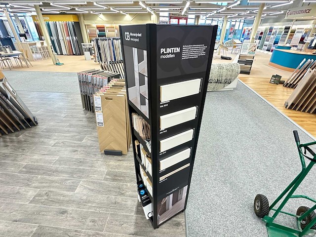 Winkeldisplay voor plinten - afbeelding 1 van  3