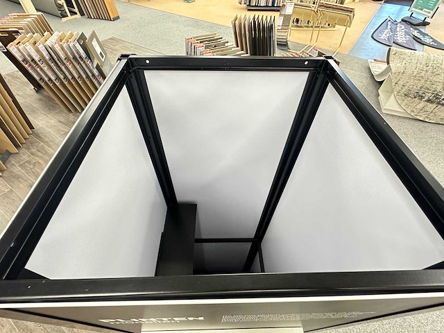 Winkeldisplay voor plinten - afbeelding 2 van  3