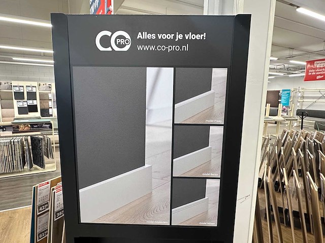 Winkeldisplay voor plinten - afbeelding 2 van  3