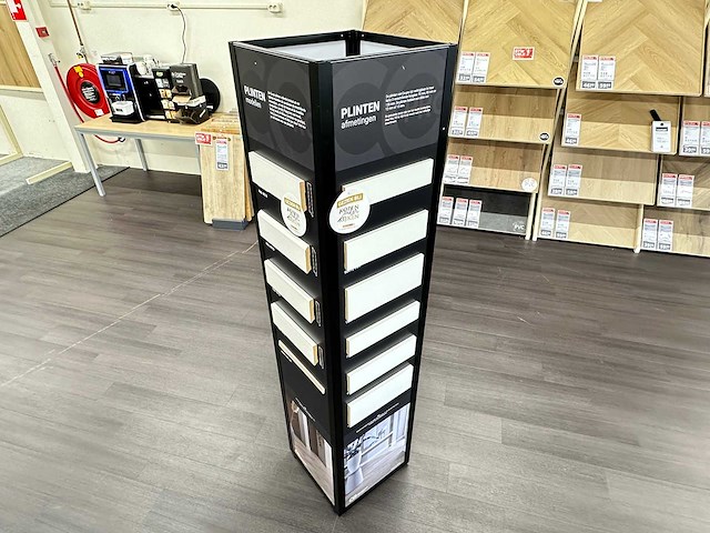 Winkeldisplay voor plinten - afbeelding 1 van  3