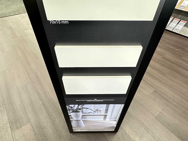 Winkeldisplay voor plinten - afbeelding 3 van  3