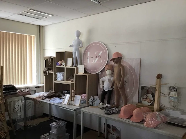 Winkelinventaris en baby/kleuterbenodigheden - afbeelding 7 van  15
