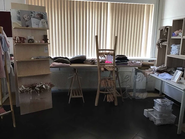 Winkelinventaris en baby/kleuterbenodigheden - afbeelding 8 van  15