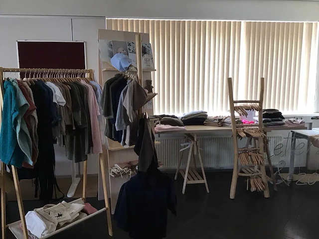 Winkelinventaris en baby/kleuterbenodigheden - afbeelding 11 van  15