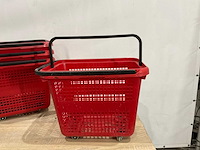 Winkelmandjes en reclame bord - afbeelding 5 van  9