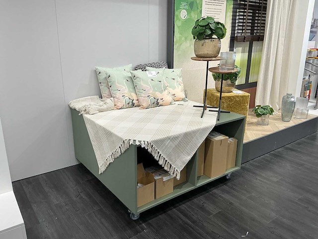 Winkelmeubel met decoratie - afbeelding 1 van  5