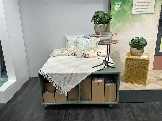 Winkelmeubel met decoratie - afbeelding 2 van  5