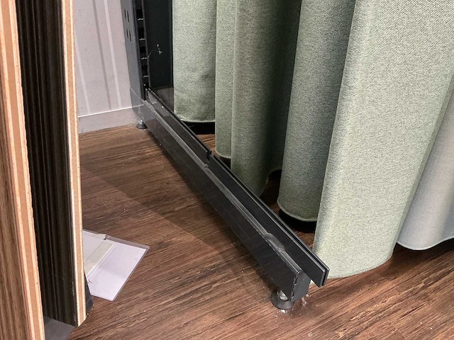 Winkelstelling met gordijnsamples - afbeelding 4 van  7