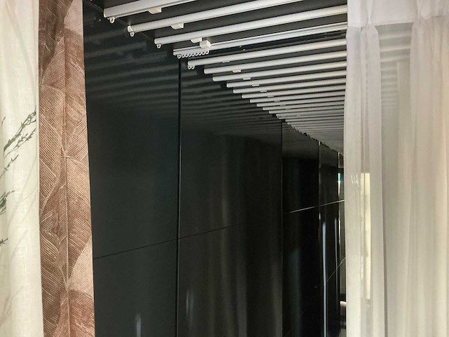 Winkelstelling met gordijnsamples - afbeelding 6 van  7