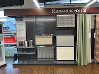 Winkelstelling met gordijnsamples - afbeelding 3 van  9