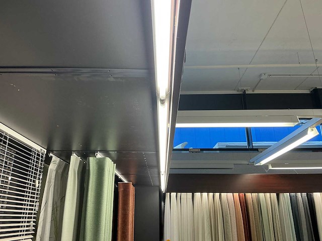 Winkelstelling met gordijnsamples - afbeelding 7 van  9