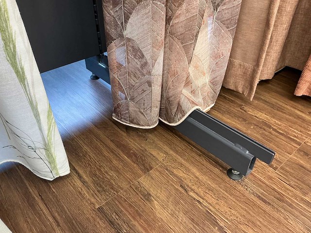 Winkelstelling met gordijnsamples - afbeelding 8 van  9