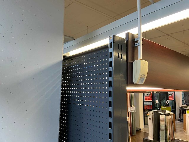 Winkelstelling met gordijnsamples - afbeelding 9 van  9