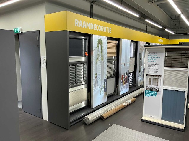 Winkelstelling met raamdecoratie samples, 16 meter - afbeelding 1 van  7