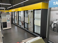 Winkelstelling met raamdecoratie samples