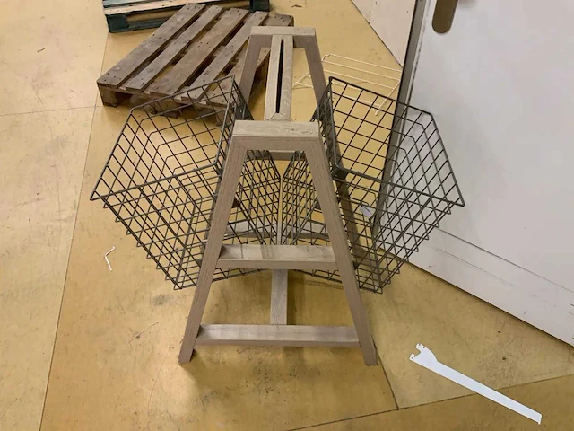 Winkelstelling met stortmanden - afbeelding 2 van  2