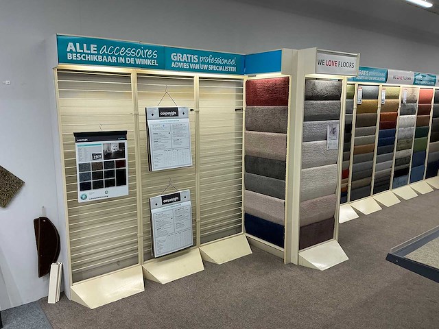Winkelstelling met tapijt samples - afbeelding 3 van  5