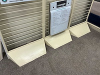 Winkelstelling met tapijt samples - afbeelding 4 van  5