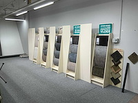 Winkelstelling met tapijt samples