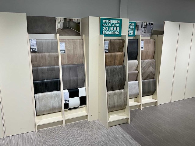 Winkelstelling met tapijt samples - afbeelding 3 van  4