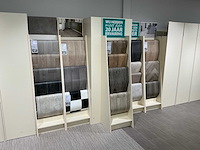 Winkelstelling met tapijt samples - afbeelding 3 van  4