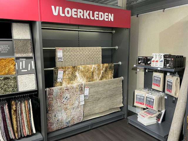 Winkelstelling met tapijt samples - afbeelding 3 van  7