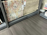 Winkelstelling met tapijt samples - afbeelding 4 van  7