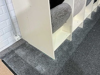 Winkelstelling met tapijt samples - afbeelding 3 van  4