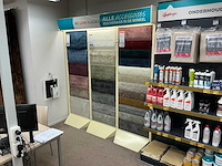 Winkelstelling met tapijt samples - afbeelding 3 van  4