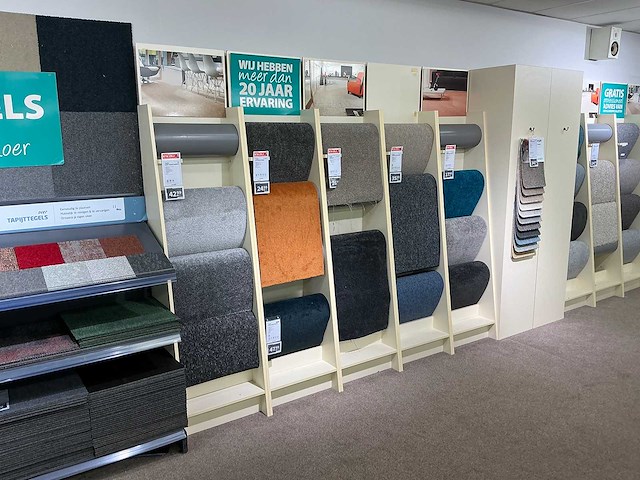 Winkelstelling met tapijt samples - afbeelding 5 van  5