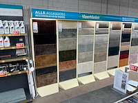 Winkelstelling met tapijt samples - afbeelding 2 van  6