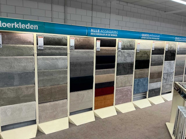 Winkelstelling met tapijt samples - afbeelding 3 van  6