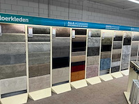 Winkelstelling met tapijt samples - afbeelding 3 van  6